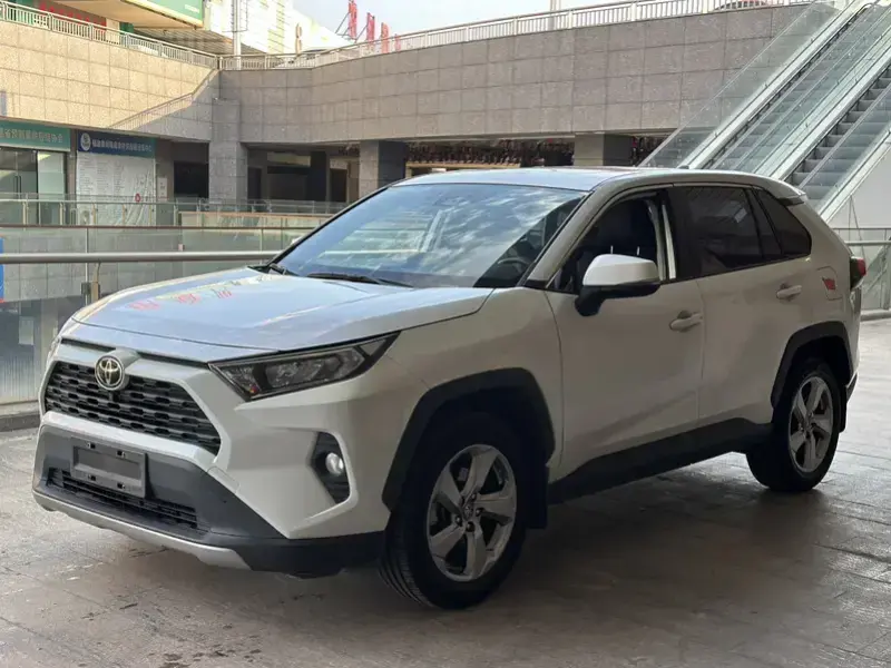 2021 Toyota RAV4 с пробегом 60 000 км