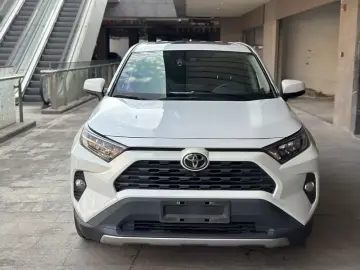 2021 Toyota RAV4 с пробегом 60 000 км