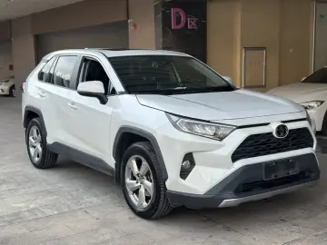 2021 Toyota RAV4 с пробегом 60 000 км