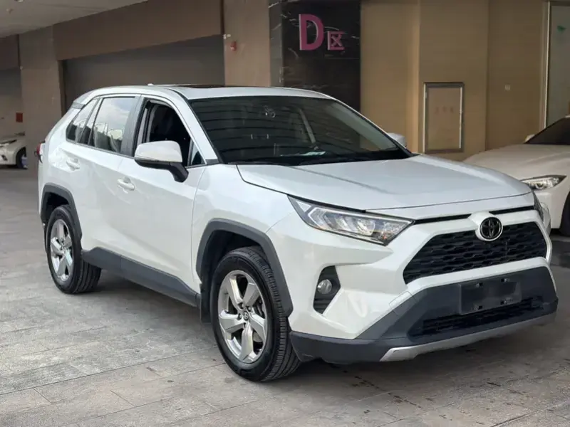 2021 Toyota RAV4 с пробегом 60 000 км