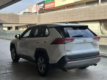 2021 Toyota RAV4 с пробегом 60 000 км