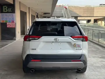 2021 Toyota RAV4 с пробегом 60 000 км