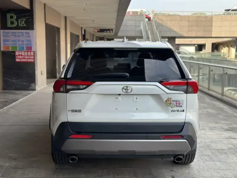 2021 Toyota RAV4 с пробегом 60 000 км