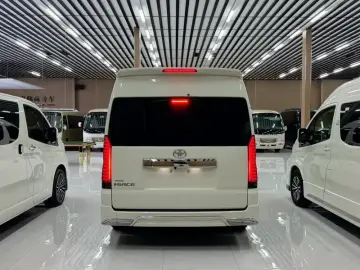 2023 Toyota HiAce с пробегом 15 300 км