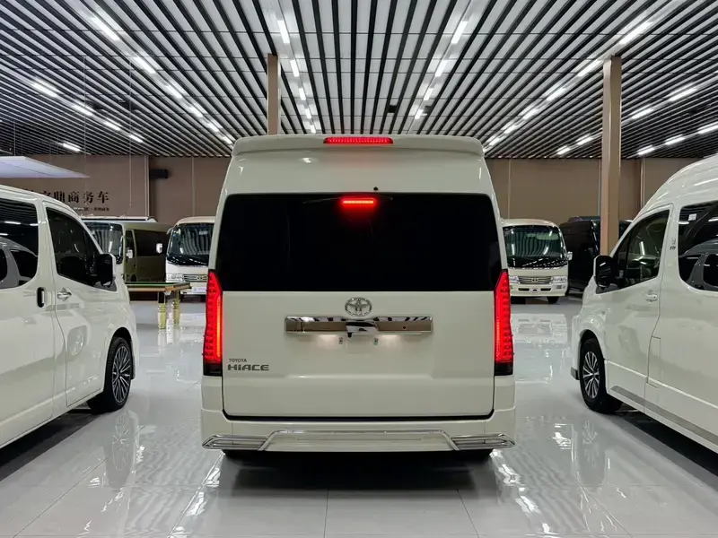2023 Toyota HiAce с пробегом 15 300 км