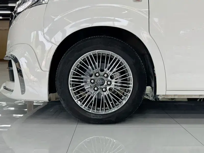 2023 Toyota HiAce с пробегом 15 300 км