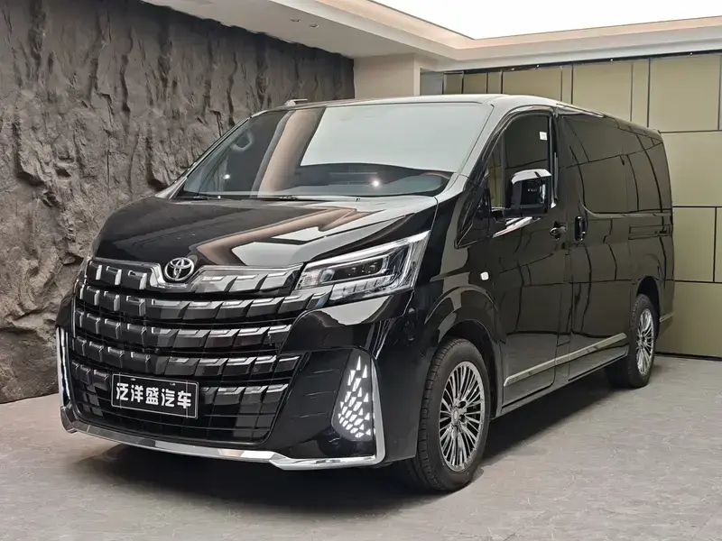 2025 Toyota HiAce с пробегом 2 000 км
