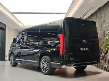 2025 Toyota HiAce с пробегом 2 000 км
