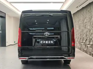 2025 Toyota HiAce с пробегом 2 000 км