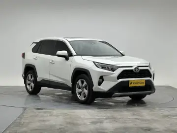 2020 Toyota RAV4 с пробегом 82 400 км