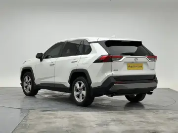 2020 Toyota RAV4 с пробегом 82 400 км