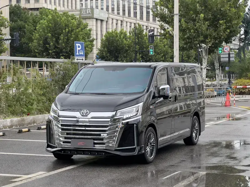 2025 Toyota HiAce с пробегом 11 000 км