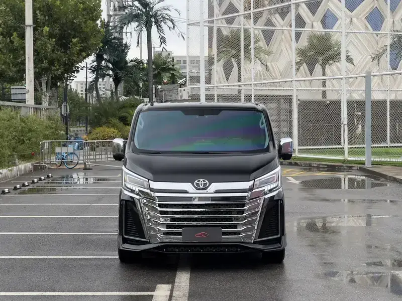 2025 Toyota HiAce с пробегом 11 000 км