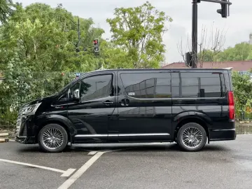 2025 Toyota HiAce с пробегом 11 000 км