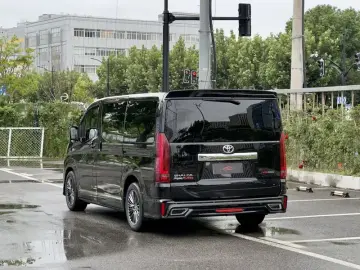 2025 Toyota HiAce с пробегом 11 000 км