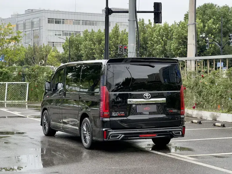 2025 Toyota HiAce с пробегом 11 000 км
