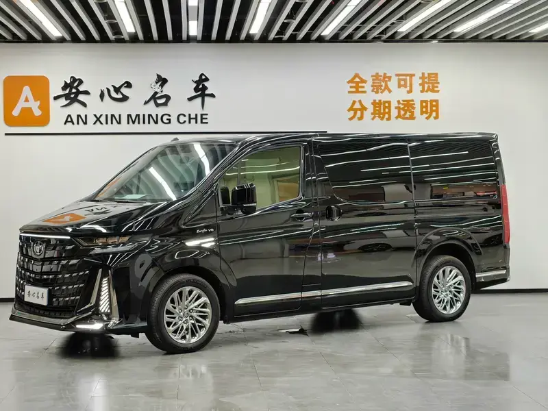 2025 Toyota HiAce с пробегом 2 000 км