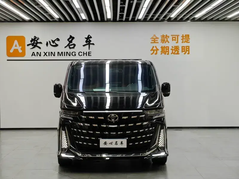2025 Toyota HiAce с пробегом 2 000 км