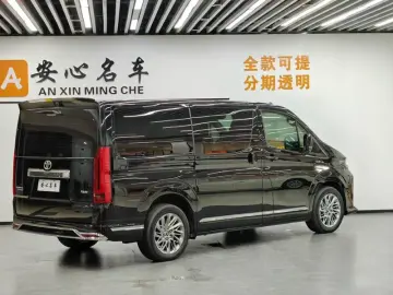 2025 Toyota HiAce с пробегом 2 000 км