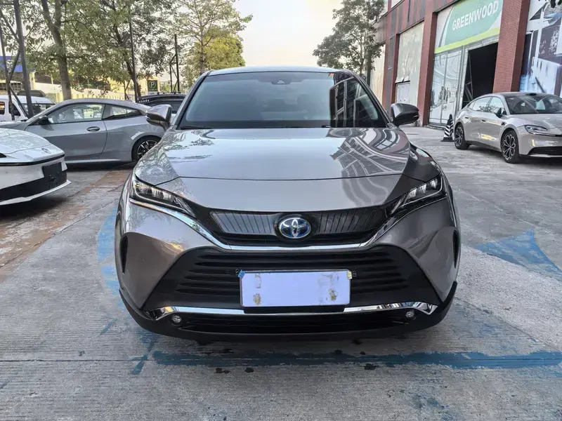 2022 Toyota Harrier с пробегом 52 000 км