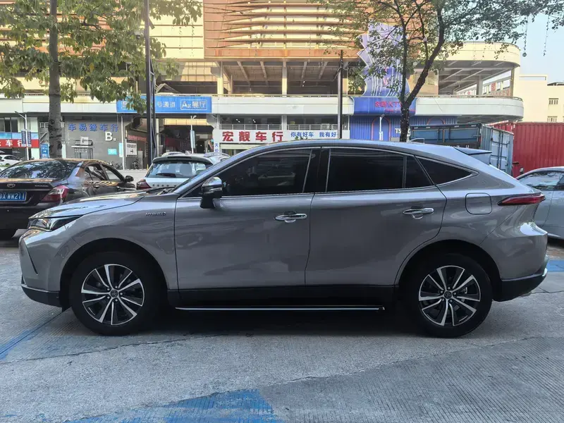 2022 Toyota Harrier с пробегом 52 000 км