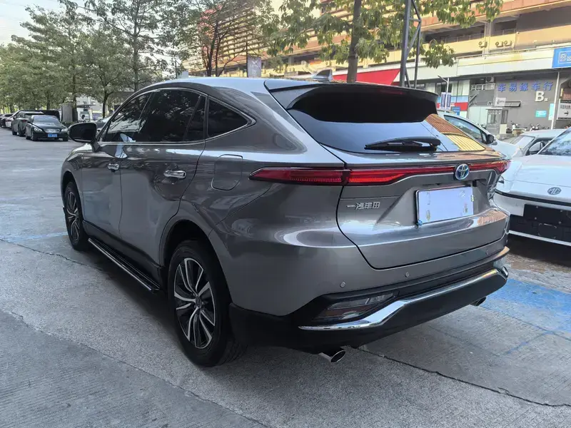 2022 Toyota Harrier с пробегом 52 000 км