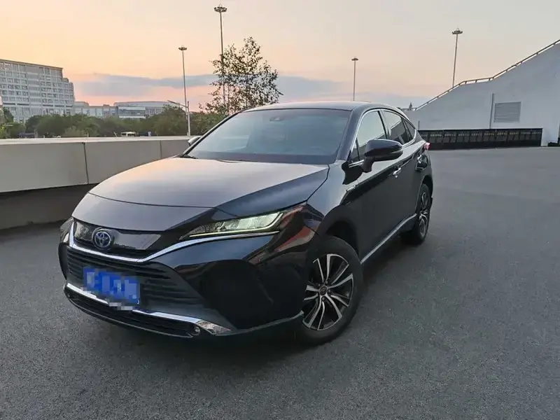 2022 Toyota Harrier с пробегом 40 000 км