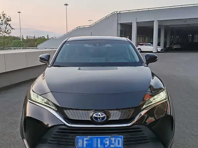 2022 Toyota Harrier с пробегом 40 000 км