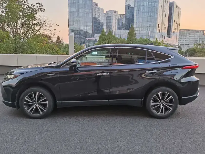 2022 Toyota Harrier с пробегом 40 000 км
