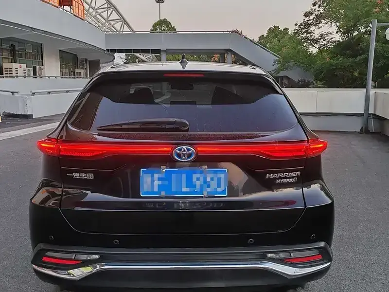 2022 Toyota Harrier с пробегом 40 000 км