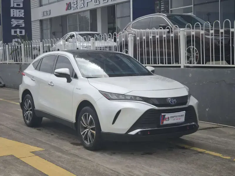 2023 Toyota Harrier с пробегом 42 000 км