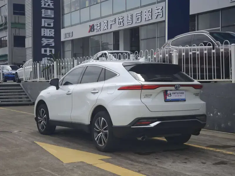 2023 Toyota Harrier с пробегом 42 000 км