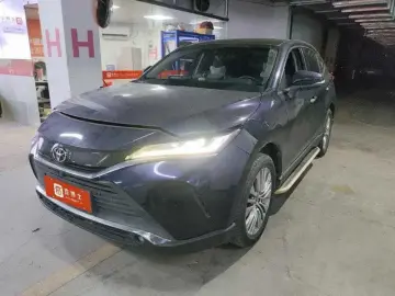 2022 Toyota Harrier с пробегом 21 000 км