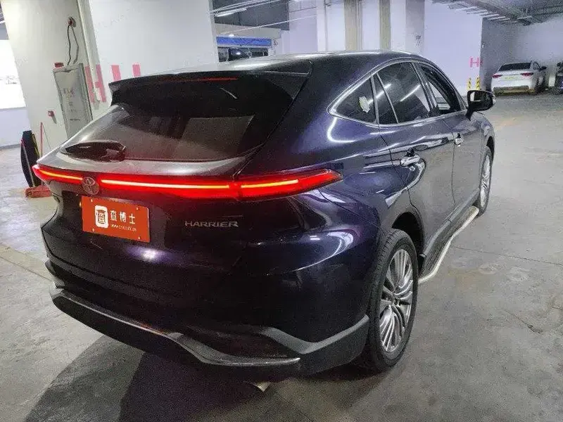 2022 Toyota Harrier с пробегом 21 000 км