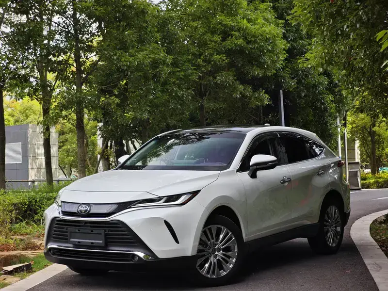 2022 Toyota Harrier с пробегом 26 000 км