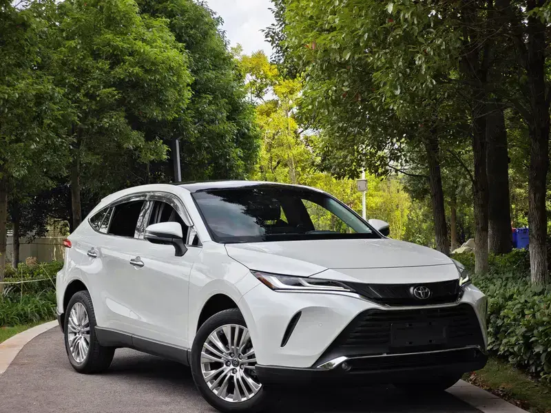 2022 Toyota Harrier с пробегом 26 000 км