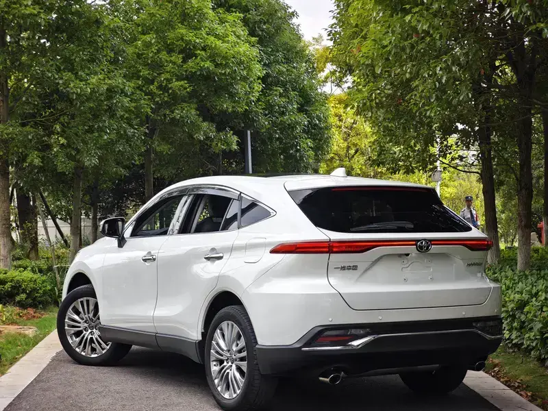 2022 Toyota Harrier с пробегом 26 000 км