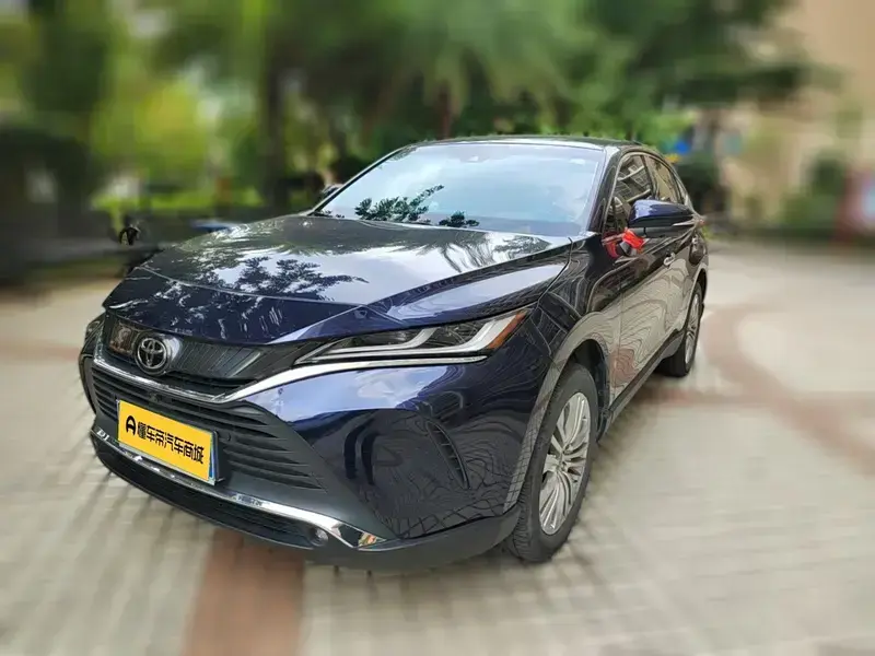 2022 Toyota Harrier с пробегом 28 400 км