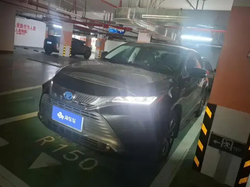 2023 Toyota Harrier с пробегом 56 000 км