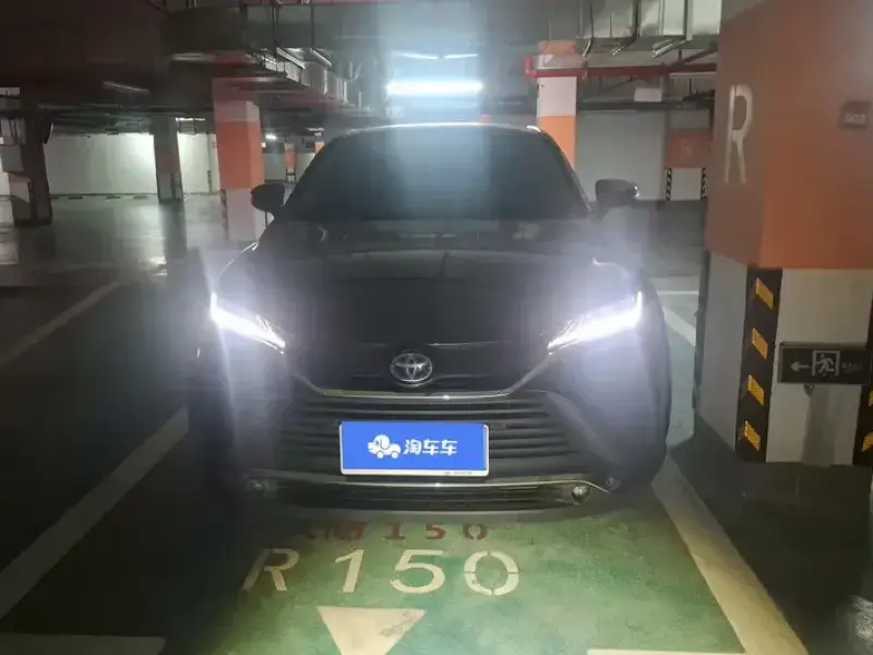 2023 Toyota Harrier с пробегом 56 000 км