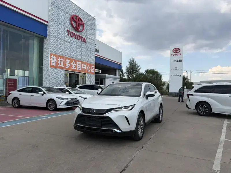2022 Toyota Harrier с пробегом 39 000 км