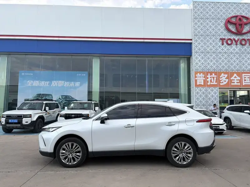 2022 Toyota Harrier с пробегом 39 000 км