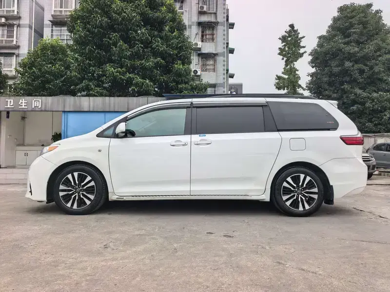 2020 Toyota Sienna с пробегом 95 000 км