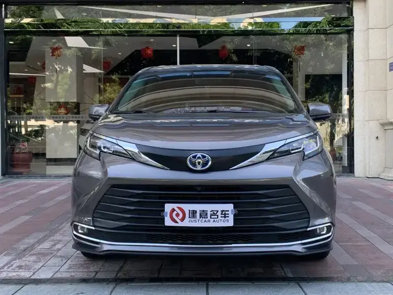 2021 Toyota Sienna с пробегом 81 000 км