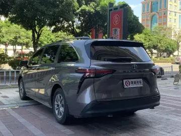 2021 Toyota Sienna с пробегом 81 000 км