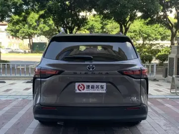 2021 Toyota Sienna с пробегом 81 000 км