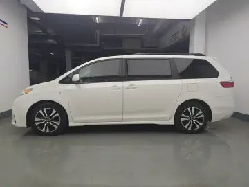 2020 Toyota Sienna с пробегом 85 000 км