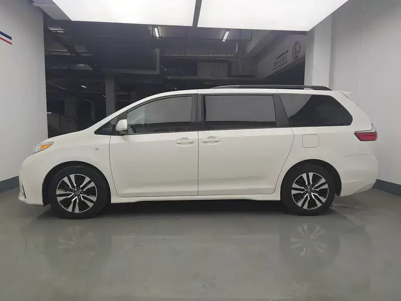 2020 Toyota Sienna с пробегом 85 000 км
