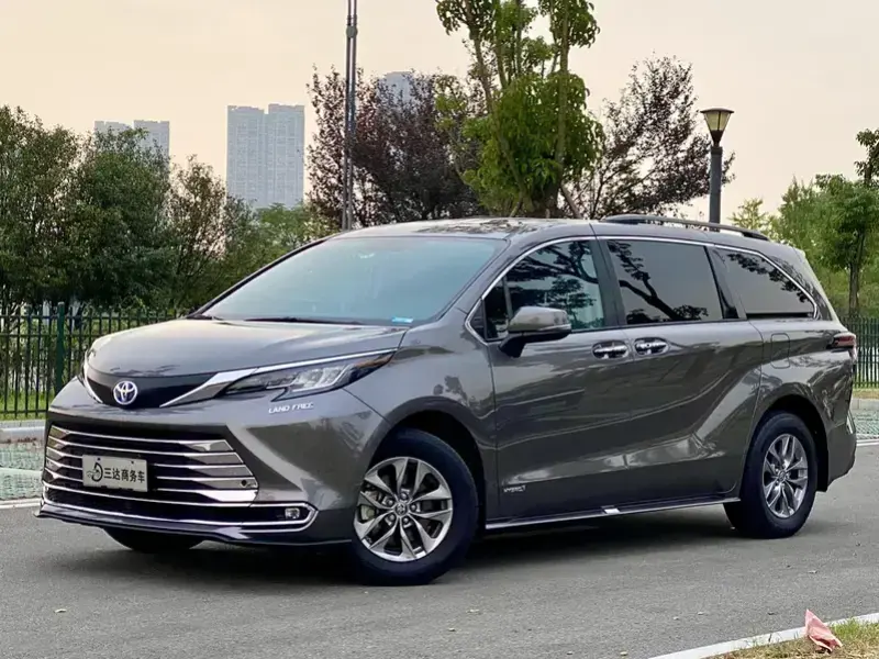 2021 Toyota Sienna с пробегом 75 000 км