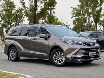 2021 Toyota Sienna с пробегом 75 000 км